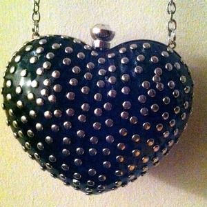 🚫TRADED IN BUNDLE🚫heart shaped black handbag