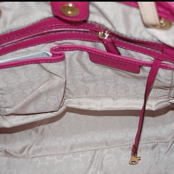 Additional pic NWT MK peony jet set item luggage