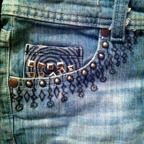 High waisted customized shorts with studs. - Picture 2 of 3