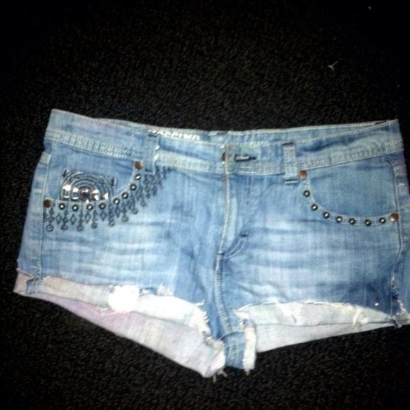 High waisted customized shorts with studs. - Picture 3 of 3