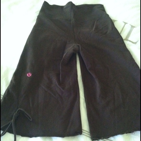 Lululemon wide leg crop pants.