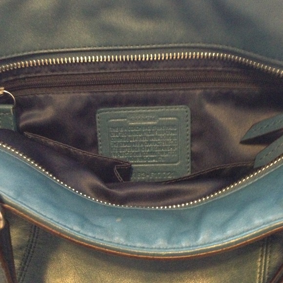 $$ REDuCED$$ Like new AUTHENTIC COACH bag!!! - Picture 2 of 4