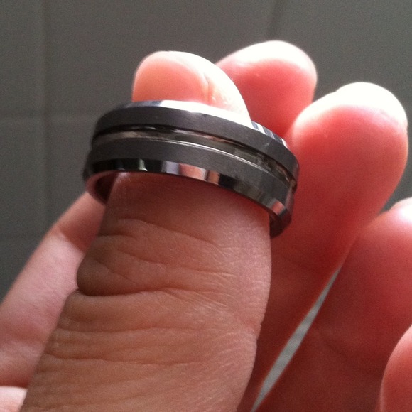 Tungsten ring size 9 - Picture 2 of 3