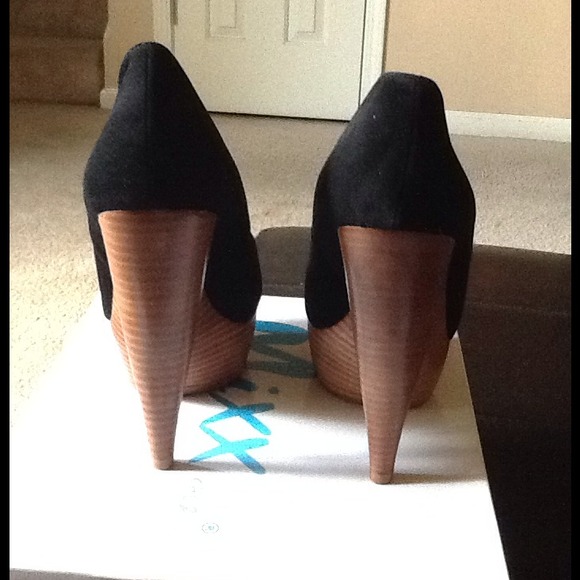 Mixx Shuz Tim-01 Peep Toe Pump - Picture 3 of 4