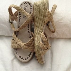 Brand New Skechers wedges ⚠ on hold