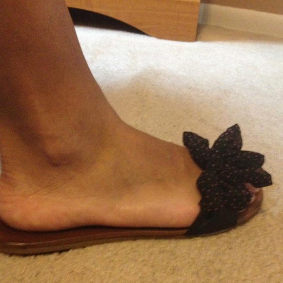 🚫Sold🚫🌺Black sandals, with black bow🌺
