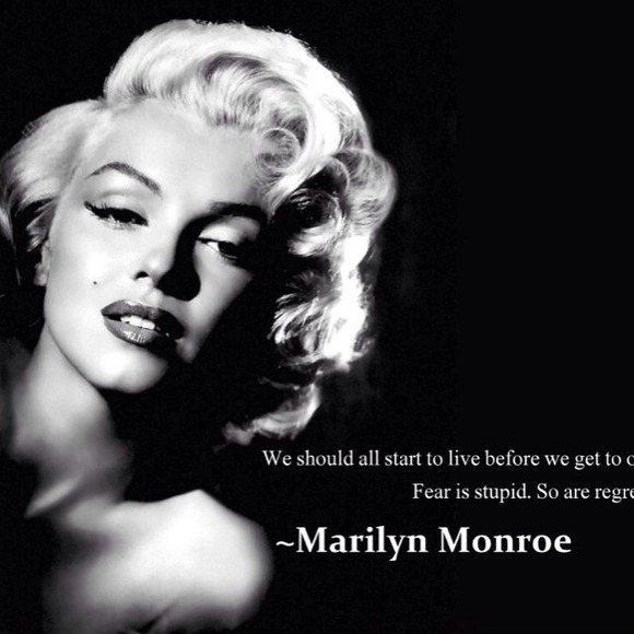 MARILYN MONROE ITEMS! - Picture 2 of 3