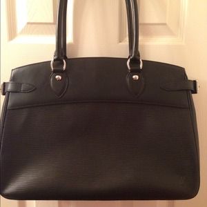 💢Reserved for @vero2529💢Black LV Bag