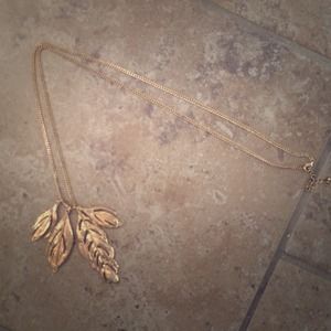 Long leaves necklace