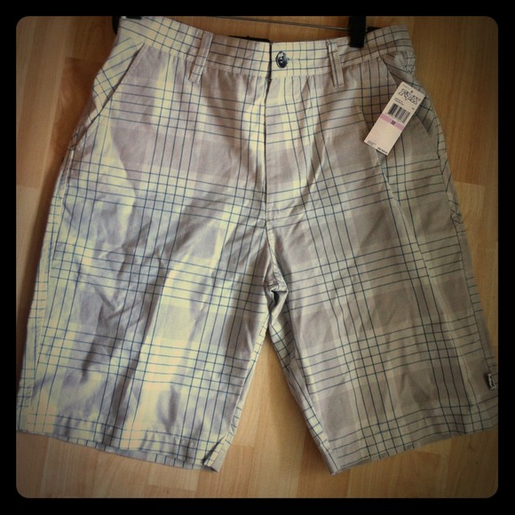 **SOLD**Men's Fox walkies shorts New!! Size 32