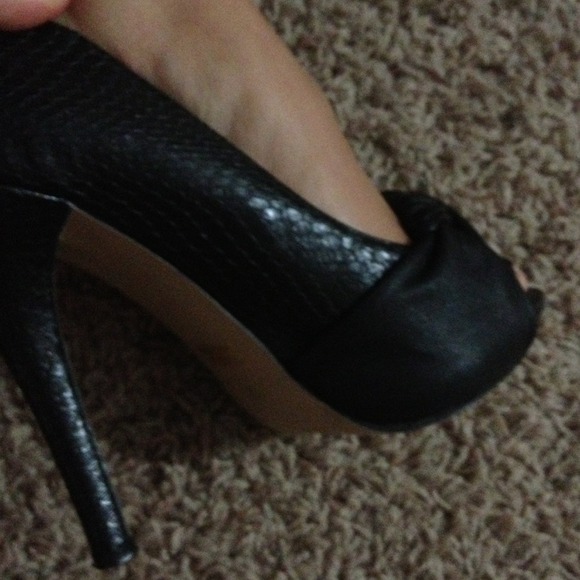 Sexy black peep toe knot heels - Picture 3 of 4