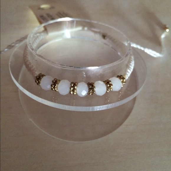🚫SOLD🚫New white bracelet with beads - Picture 2 of 4