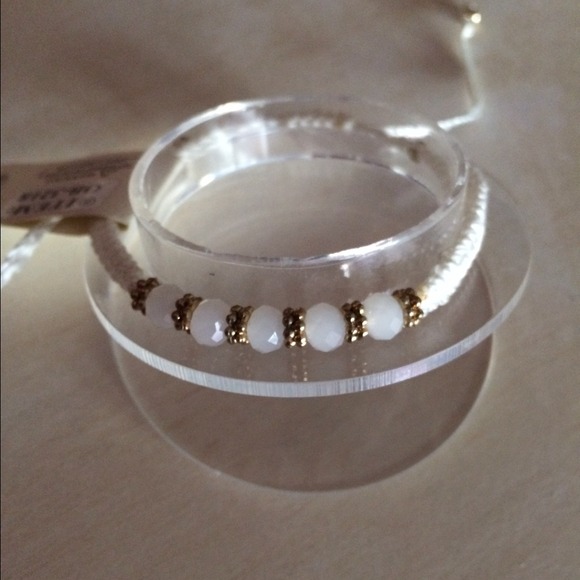 🚫SOLD🚫New white bracelet with beads - Picture 4 of 4