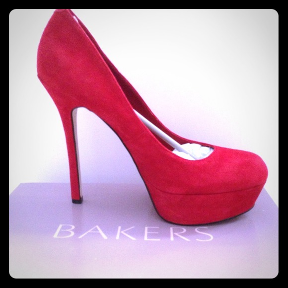 ALECIA Red Platform Pumps