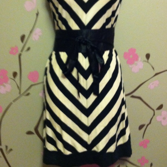 ✅SOLD✅ Cool Chevron Shirtdress - Picture 2 of 4