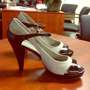 NWOT Franco Sarto gray & black heels