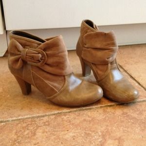 Tan Faux leather Bakers booties