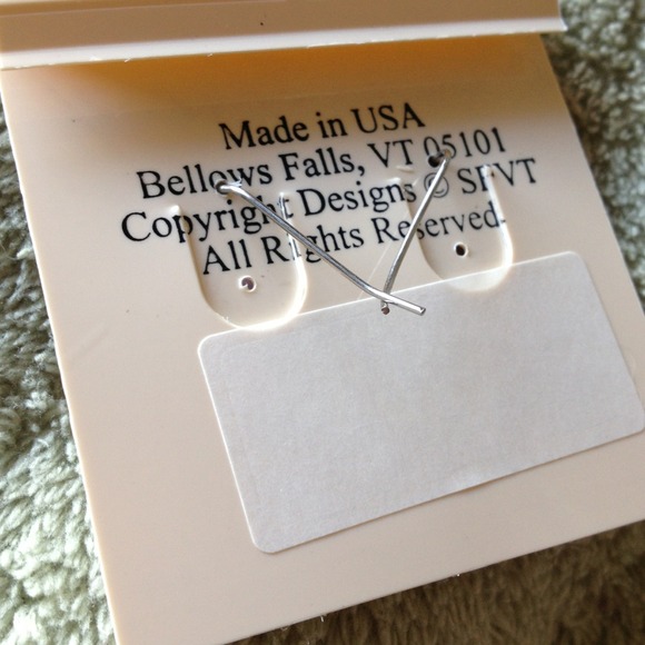 Brand new silver shooting star ear rings - Picture 2 of 3