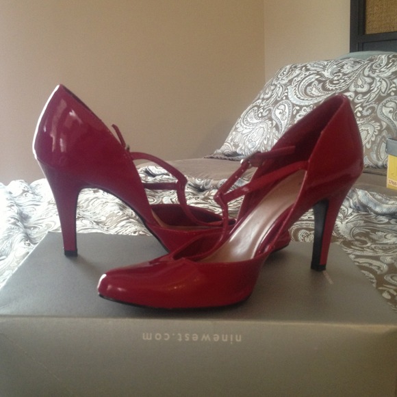 Shoes - Super cute red patent leather Fioni heels