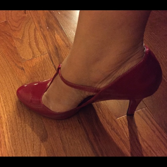 Super cute red patent leather Fioni heels - Picture 2 of 4