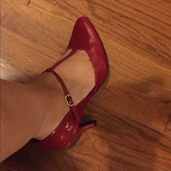 Super cute red patent leather Fioni heels - Picture 3 of 4