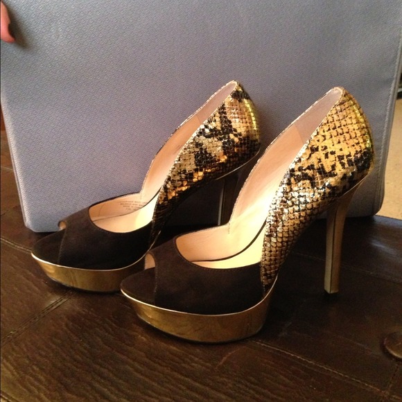 ❌SOLD❌Enzo Angiolini "Empietto" Pump Black/gold
