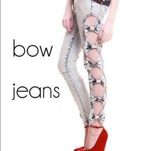 Bow jeans