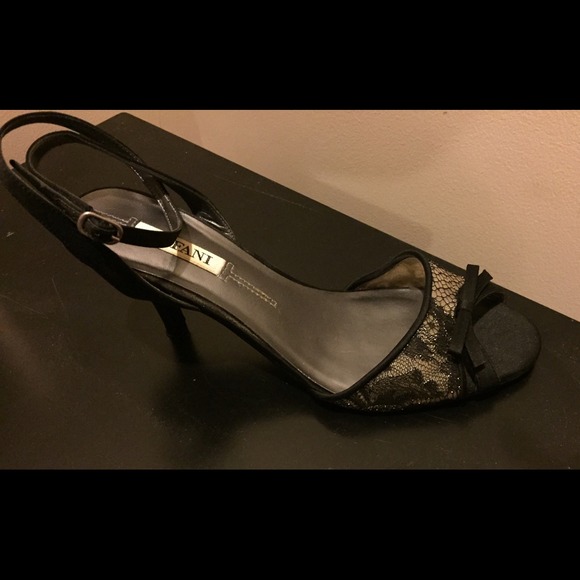 Black laced peep toe heels - Picture 3 of 3