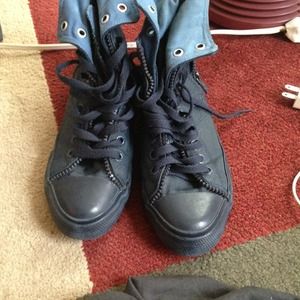 Levi's sneakers size 6