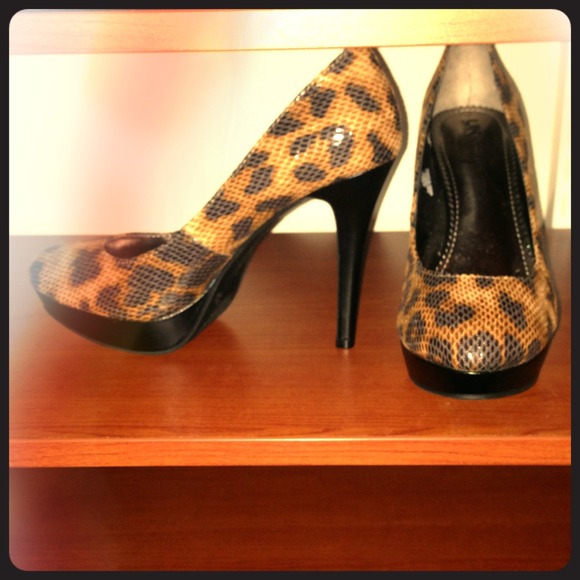 UK STYLE by French Connection, Chic shoes. NEW