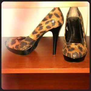 UK STYLE by French Connection, Chic shoes. NEW