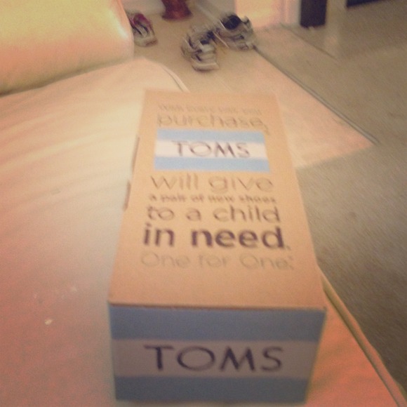 Pink sparkly toms