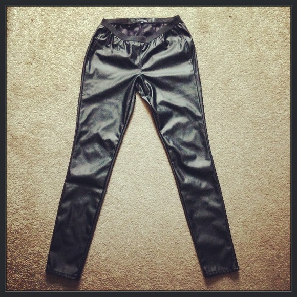 ❤Sold❤Leather leggings<3