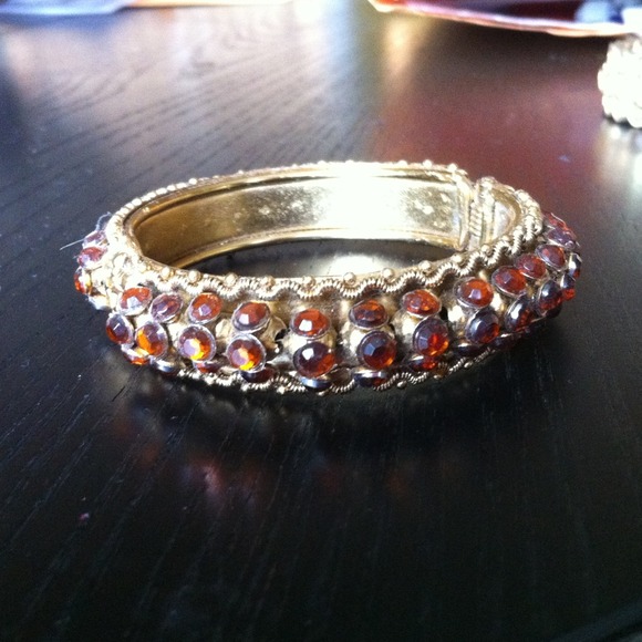 TRADED😄😄😄 Gold bracelet with copper gems