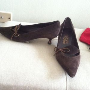 💯% authentic Ferragamo pump size 8.5