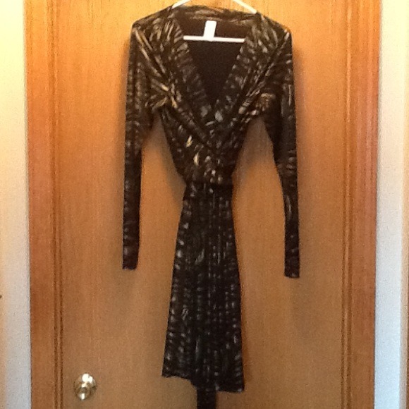 Black & Gold long sleeved dress