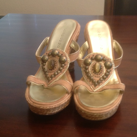 💥Reduced$12💥Apepazza studd platform sandals