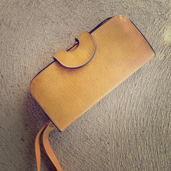 Fabulous 1960s Vintage Clutch - Picture 1 of 3