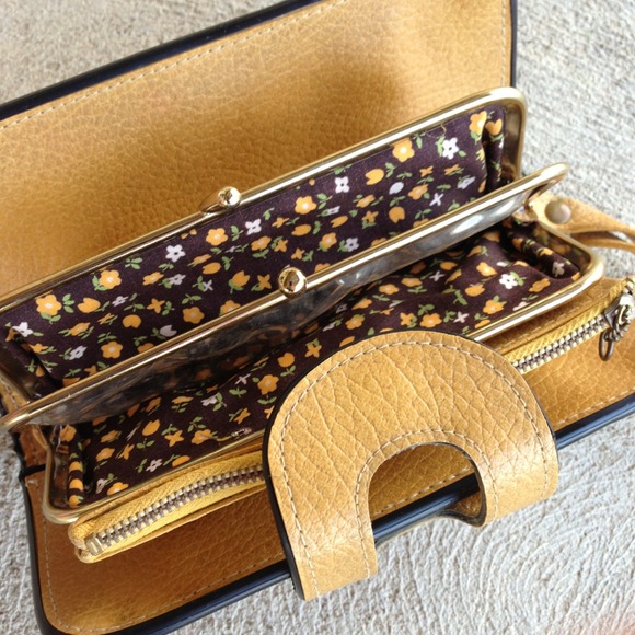 Fabulous 1960s Vintage Clutch - Picture 2 of 3