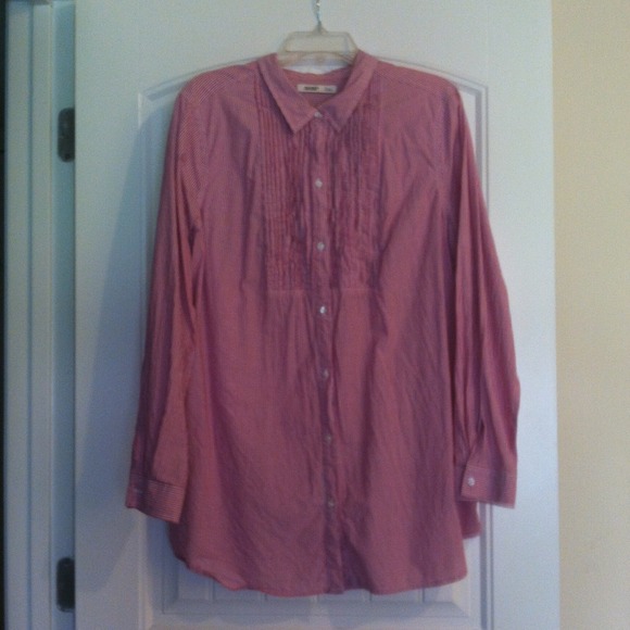 Red/white dress shirt