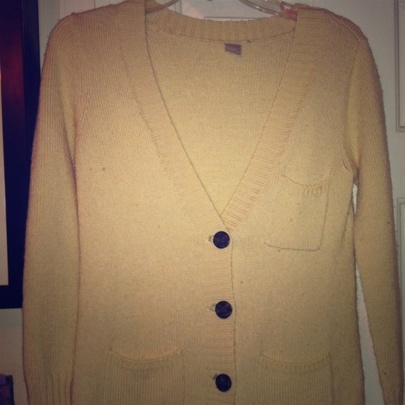 Kirra sweater tan with brown buttons