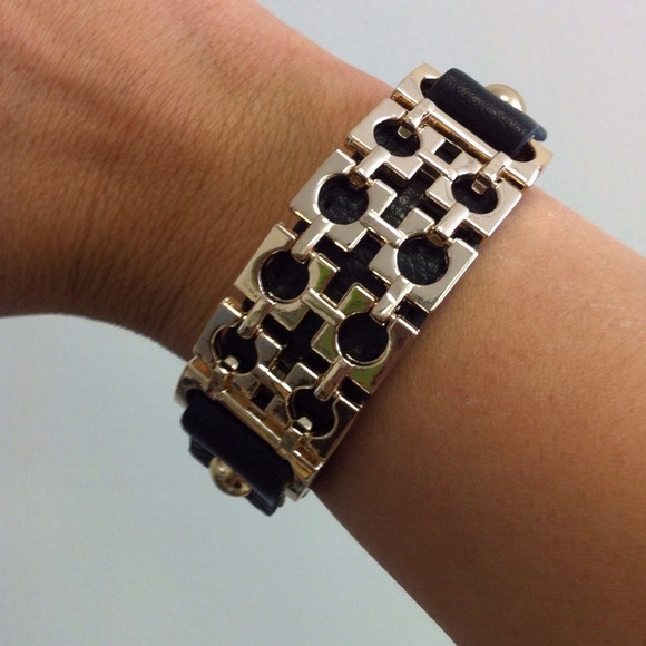 Jewelry - Gorgeous Leather like bracelet