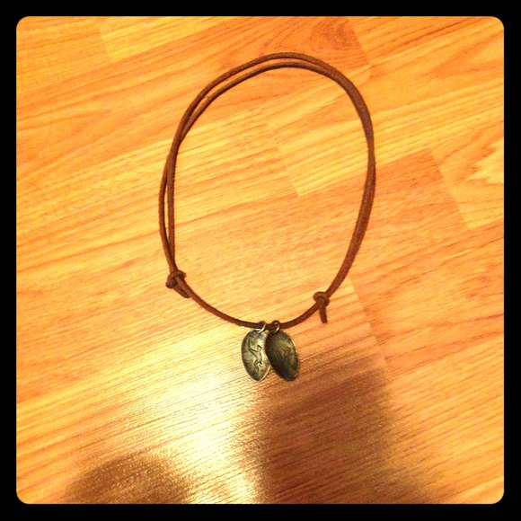 Hollister necklace!