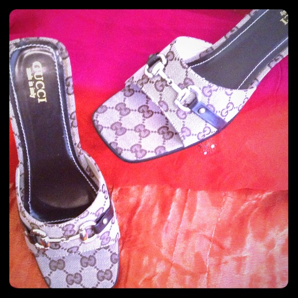 Size 10 women's Gucci fabric mule