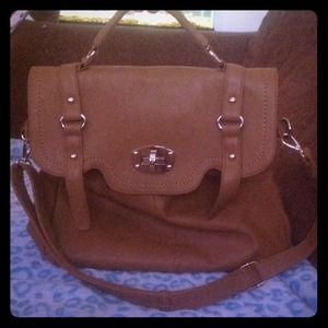 Tan Messenger Bag style purse 🎉Extra $10 off🎉