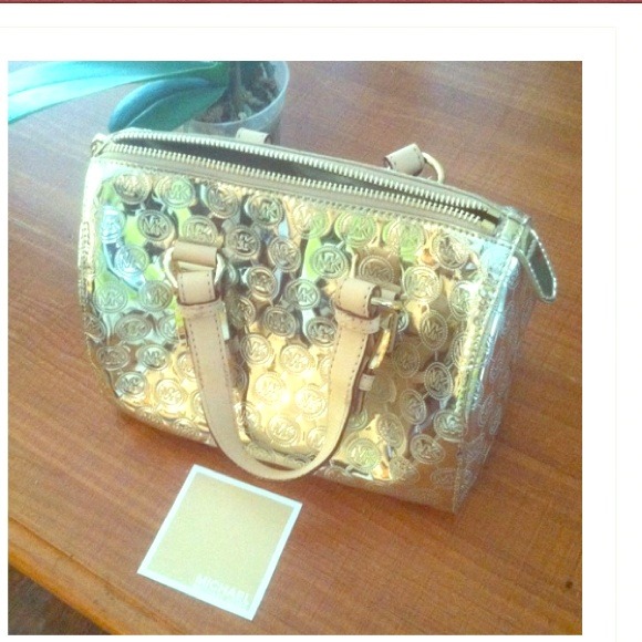 traded w/ @leslieterrie leather Mk & lv bag wallet