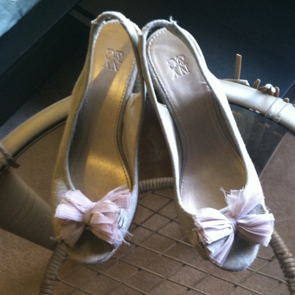 Pretty bow wedges