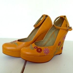 Cute flower real leather wedges!