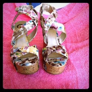 G by Guess platform sandal sz 7