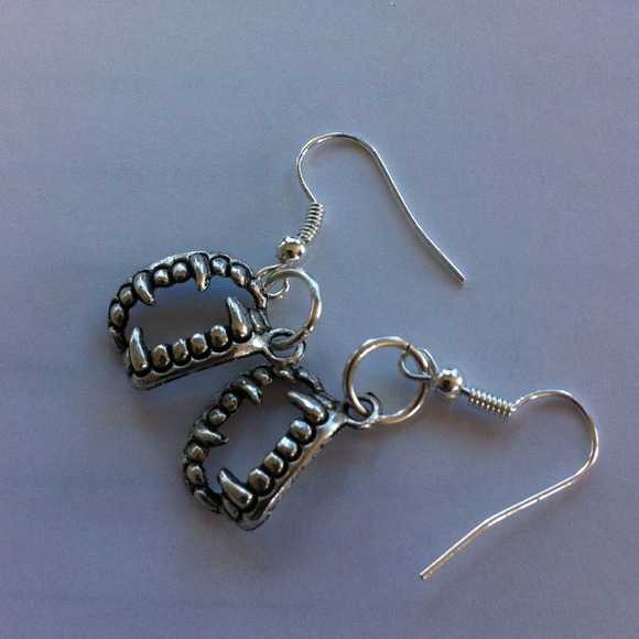 Vampire teeth earrings